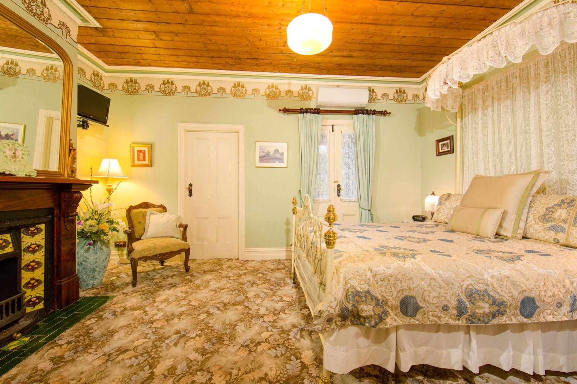 Barnsley House Bed And Breakfast Beechworth Extérieur photo
