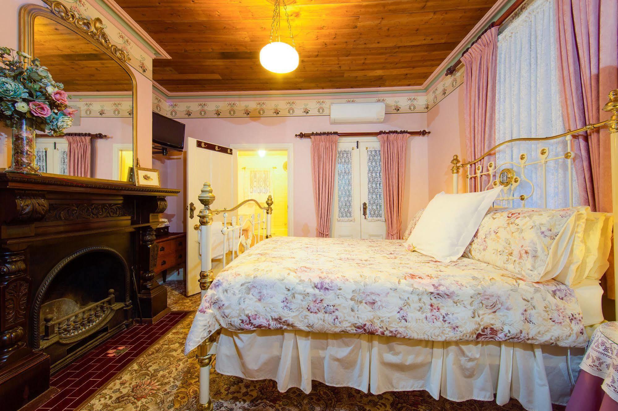 Barnsley House Bed And Breakfast Beechworth Extérieur photo