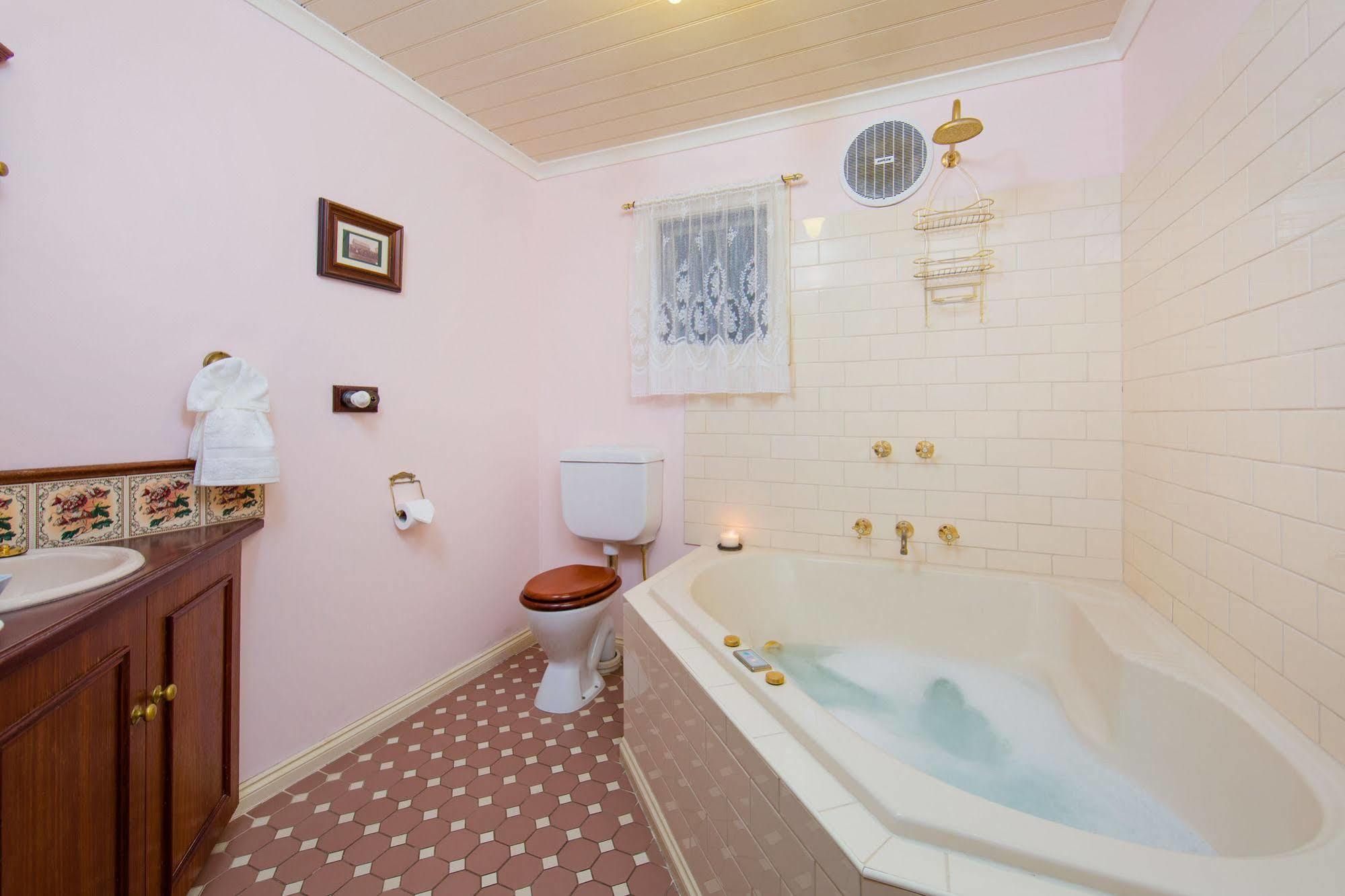 Barnsley House Bed And Breakfast Beechworth Extérieur photo