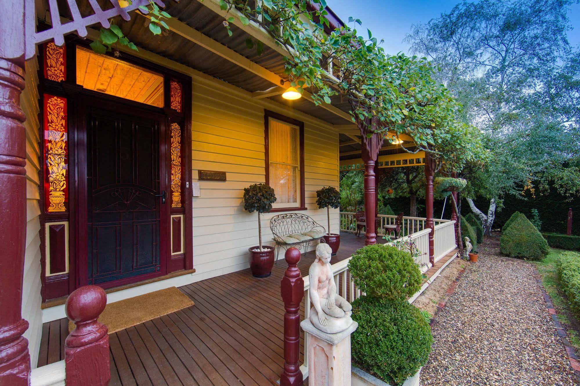 Barnsley House Bed And Breakfast Beechworth Extérieur photo
